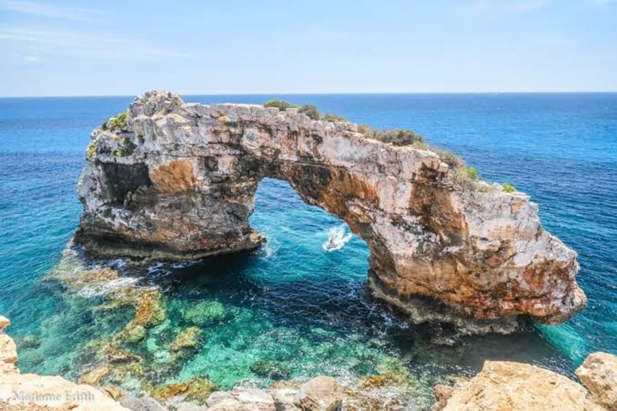 Es Pontàs natural rock arch over turquoise sea